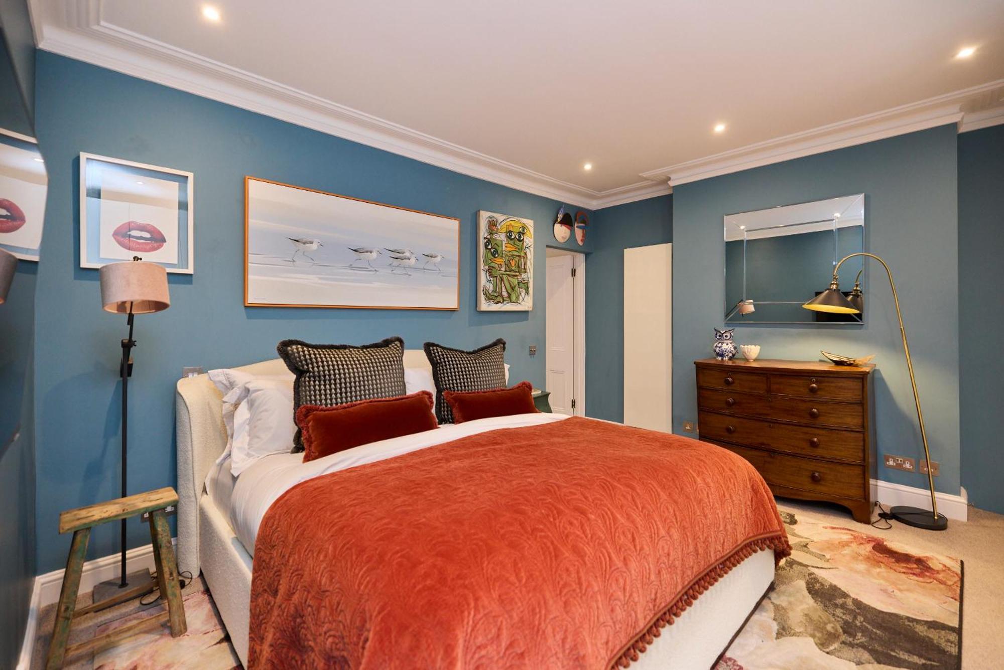 The Chelsea Gem - Charming 1bdr With Balcony Londra